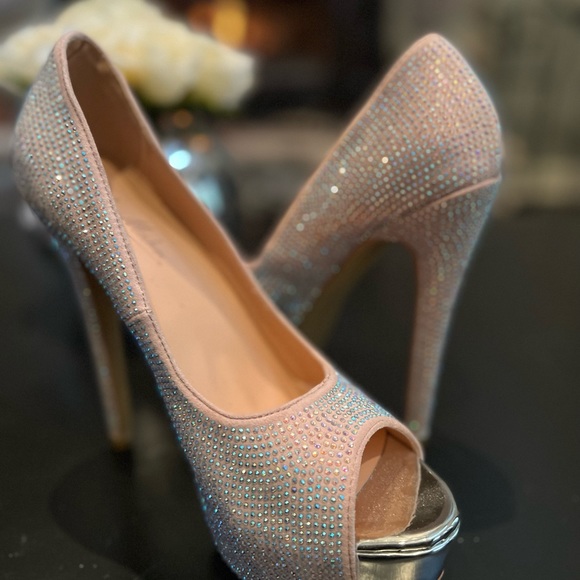 Sexy Pink crystal platform heels. - Picture 2 of 3